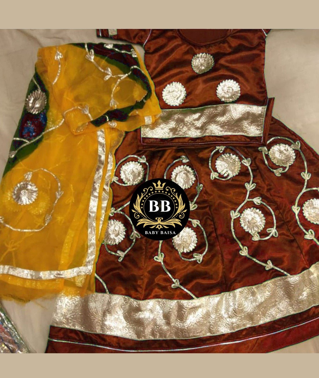 Bachcho ki Poshak Chocolate Color me Peeli Odhani ke Sath